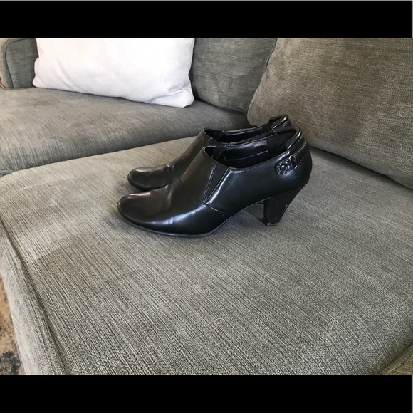 Black heels Size 7 - Picture 4 of 5